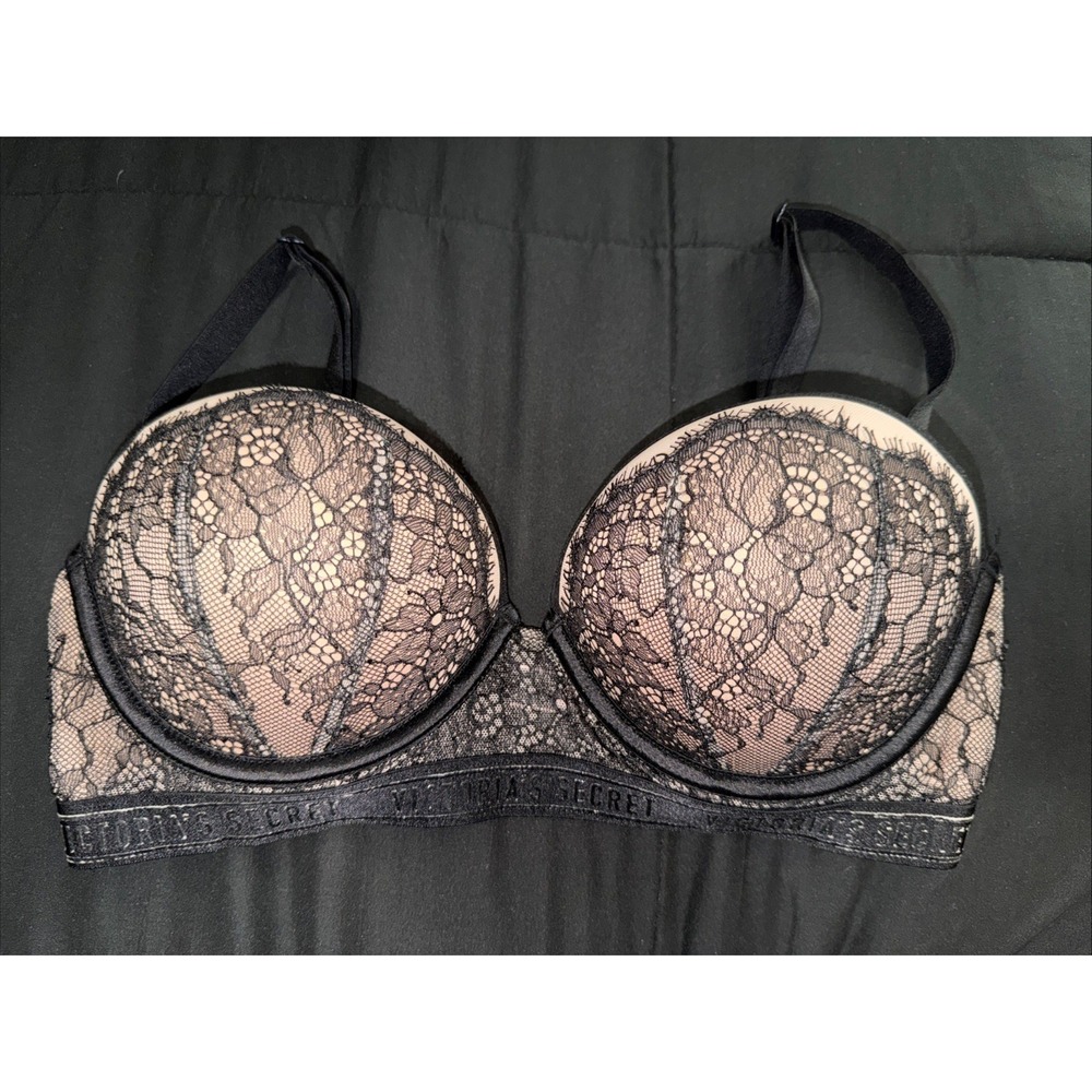Victoria's Secret 32D Black Strappy Padded Lace‎ Underwire Very Sexy Push Up Bra